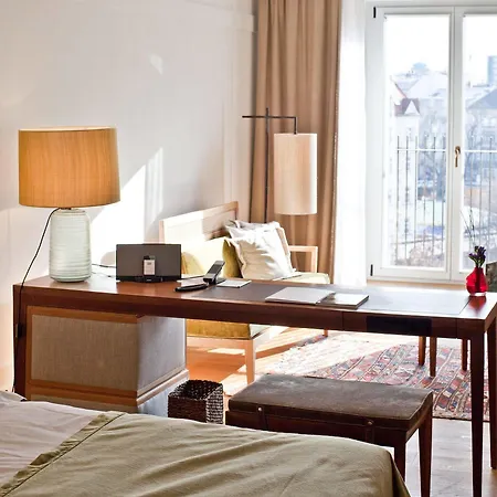 Louis Hotel